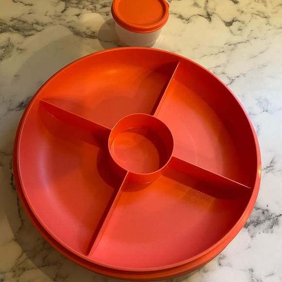 Tupperware serving tray - Picture 1 of 1